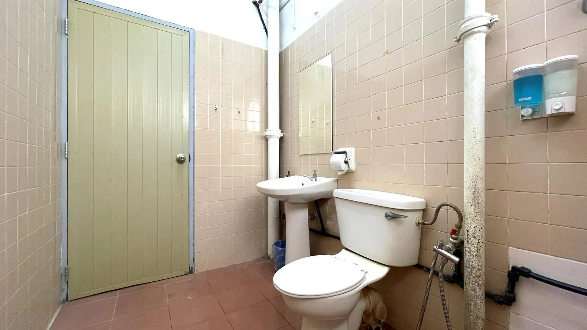 Oyo Home 90326 Wg Guest House George Town 0*,  Malaysia